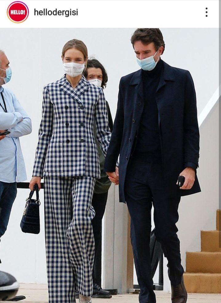 Наталя Водянова похвалилася стрункою фігурою в наймоднішому костюмі осені